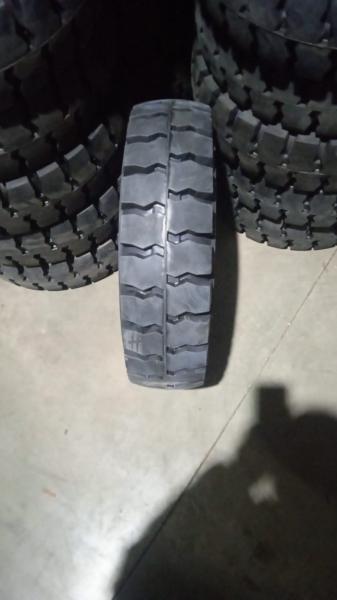 28*9-15 Шина цельнолитая — фото 2